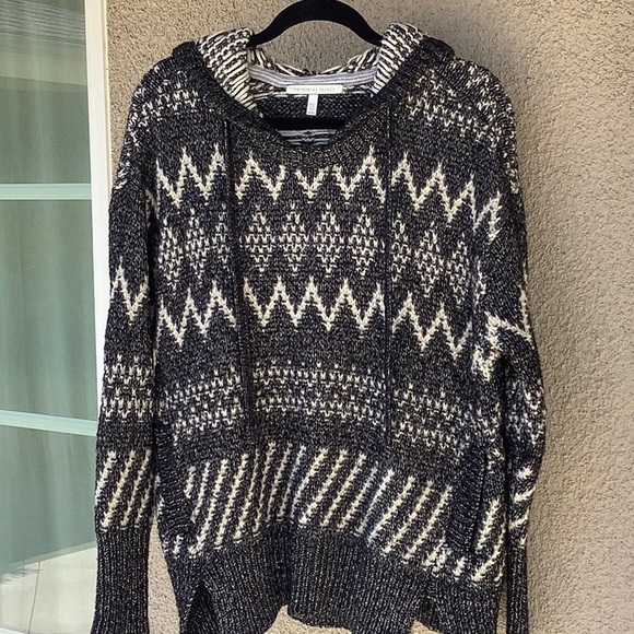 Victoria’s Secret Hoodie Sweater With Pockets - Picture 10 of 10